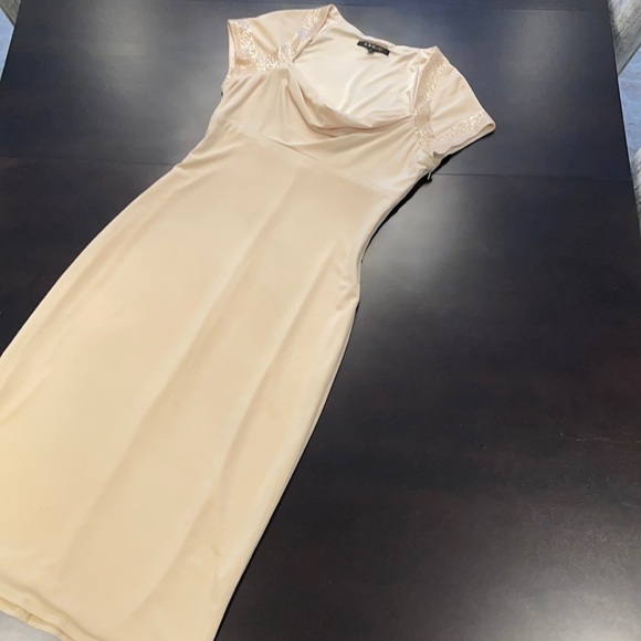 Pale Yellow with Crystal detailing - Picture 2 of 9